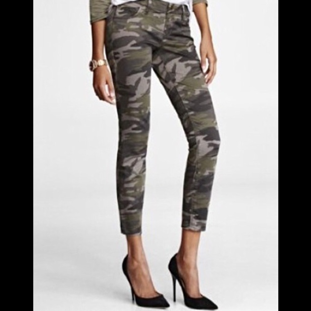 *SOLD* EXPRESS SKINNY LEG CAMO JEANS SIZE 4